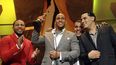 Romeo Santos, segundo de izquierda a derecha, levanta su estatuilla mientras Henry, izquierda, Mikey, derecha, y Lenny del grupo de bachata Aventura lo miran tras recibir El Soberano en los premios Cassandra de República Dominicana en el Teatro National de Santo Domingo, el martes 16 de marzo de 2010.&nbsp;