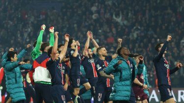 Jugadores del PSG celebran luego de obtener la victoria ante el Arsenal y clasificar a la final de la Champions League, el 7 de mayo de 2025.