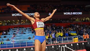 La venezolana Yulimar Rojas, reina absoluta del triple salto, agrandó aún más su leyenda al obtener este domingo en Belgrado su tercer título mundial en sala con nuevo récord de la disciplina (15,74).