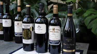 El master sommelier Emmanuel Kemiji expuso durante una presentación el Palm Beach Food & Wine Festival la importancia de los vinos españoles. 