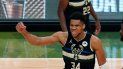 El griego Giannis Antetokounmpo, de los Bucks de Milwaukee, festeja en el sexto partido de las Finales de la NBA, ante los Suns de Phoenix, el martes 20 de junio de 2021 El griego Giannis Antetokounmpo, de los Bucks de Milwaukee, festeja en el sexto partido de las Finales de la NBA, ante los Suns de Phoenix, el martes 20 de junio de 2021