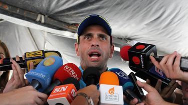 Capriles pidió a sus simpatizantes que no sean ingenuos.