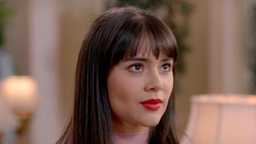 La actriz colombiana Camila Rojas, quien reside en México, da vida al personaje de Mónica en la serie Herederos por Accidente.  