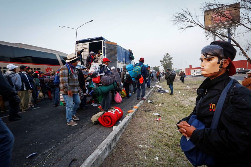 Caravana migrante avanza rumbo a Guadalajara en su trayecto hacia EEUU