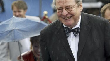 El director de cine Alan Parker llega a la ceremonia de inauguración del 26 Festival Internacional de Cine de Moscú en Moscú el 18 de junio de 2004. En un comunicado, la familia dijo que Parker murió el viernes en Londres. 