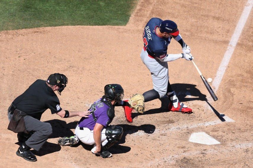 Aaron Judge #99 de Estados Unidos batea contra los Rockies de Colorado durante la quinta entrada del juego de exhibición de la MLB en Salt River Fields en Talking Stick el 4 de marzo de 2026 en Scottsdale, Arizona.&nbsp;