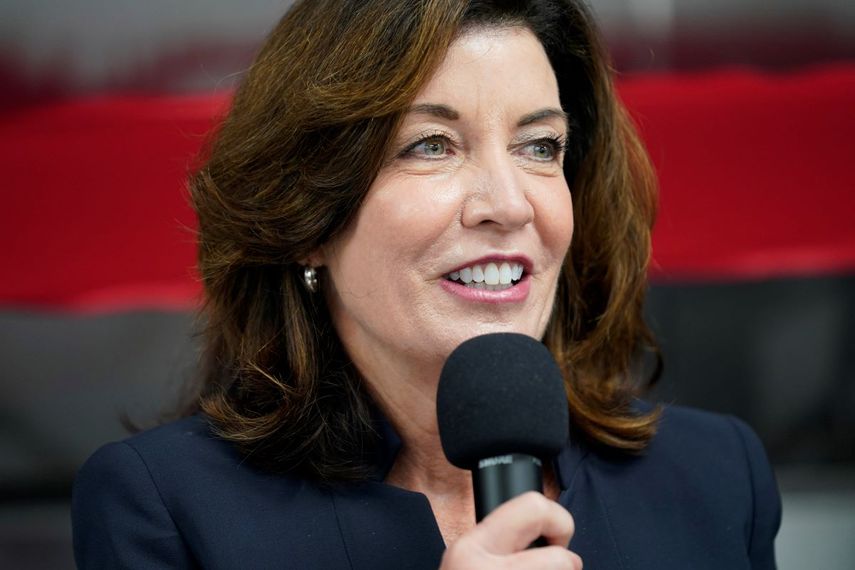 Kathy Hochul se convierte en la primera gobernadora de Nueva York.