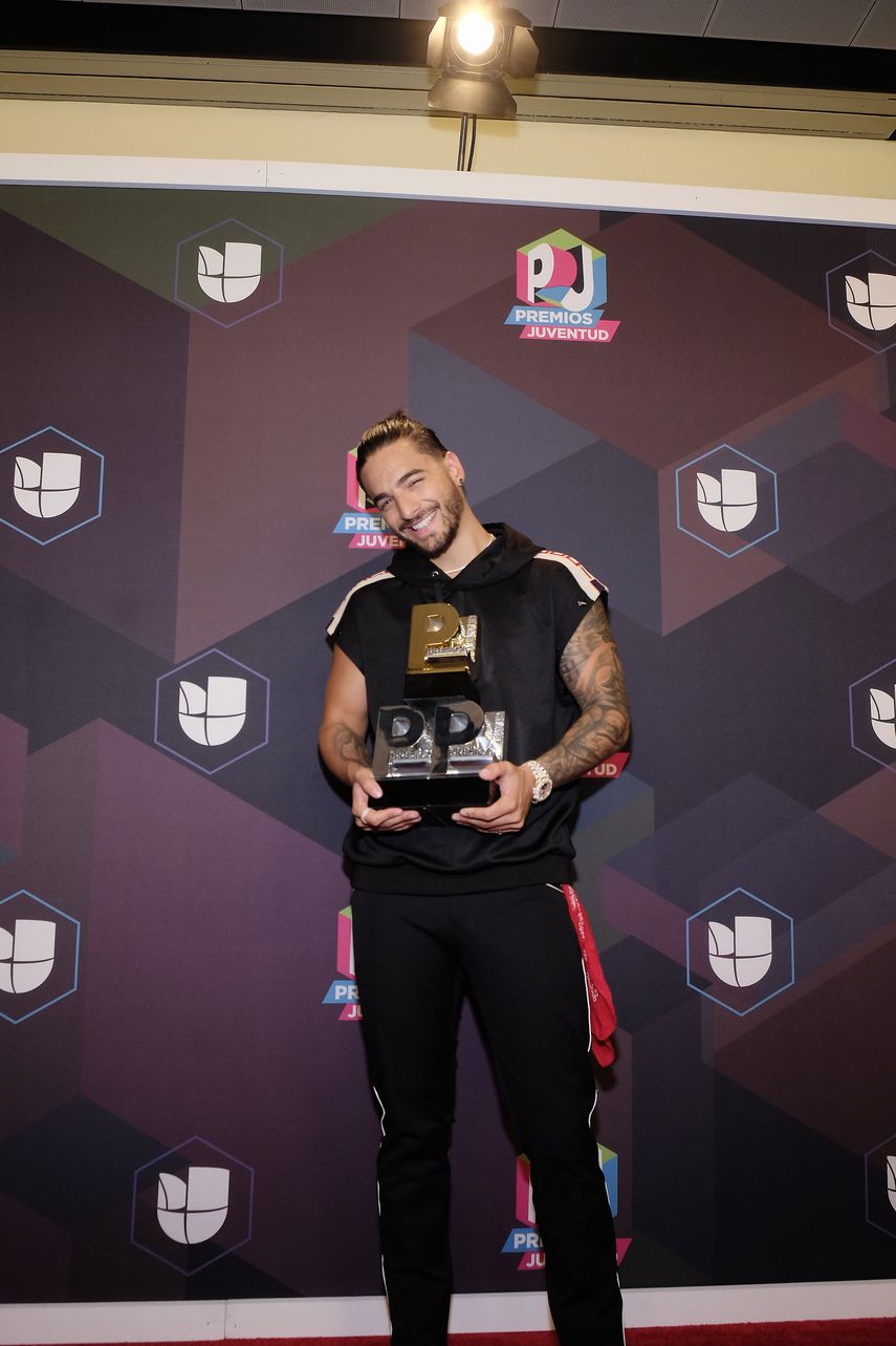 El cantante colombiano Maluma posa para los medios en el back stage de la decimocuarta edición de los&nbsp;Premios&nbsp;Juventud.