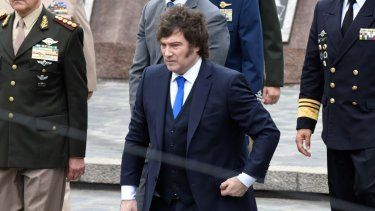 El presidente de Argentina, Javier Milei (centro), asiste a la conmemoración del Día del Veterano y de los Caídos en la Guerra de las Malvinas este jueves, en Buenos Aires.