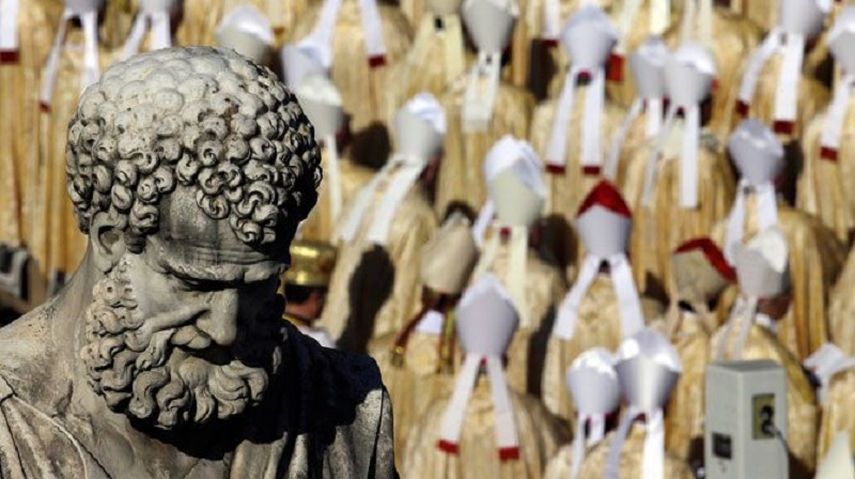 El cardenal Tarcisio Bertone prometió devolver 150.00 euros (unos 153.000 dólares) tras verse expuesto en el escándalo de revelaciones bautizado como Vatileaks 2 (ARCHIVO=