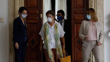 La embajadora de la Unión Europea en Venezuela, Isabel Brilhante Pedrosa, sale de una reunión con el canciller venezolano Jorge Arreaza donde le entregaron una carta de persona non grata y le dieron 72 horas para salir del país en la oficina de Arreaza en Caracas, Venezuela, el miércoles 24 de febrero de 2021. Posteriormente, arreaza entregó este miércoles cartas de protesta a diplomáticos de Francia, Alemania, España y Países Bajos.