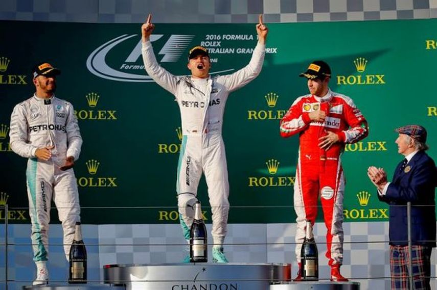 Mercedes comenzó con buen pie su pelea co Ferrari al colocar a sus dos pilotos en lo más alto. (EFE)