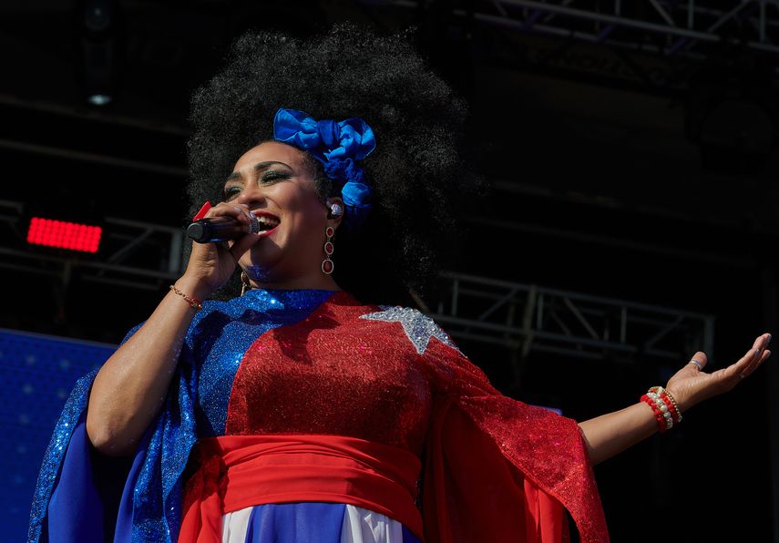La cantante cubana Aymée Nuviola en el Carnaval de la Calle Ocho el 12 de marzo de 2023.
