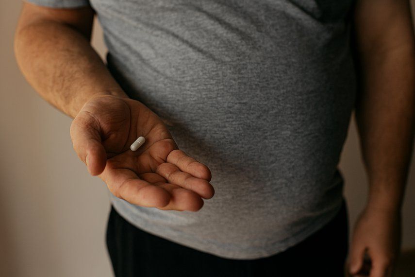 Más de 1.500 adultos con obesidad y diabetes tipo 2 tomaron la píldora diariamente junto con recomendaciones para seguir una dieta saludable y hacer ejercicio.