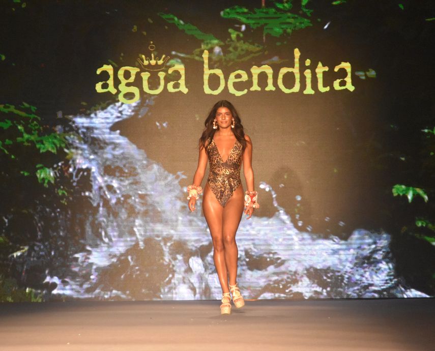 Agua Bendita&nbsp;es una marca colombiana de vestidos de baño, creada en 2003 por Catalina Álvarez y Mariana Hinestroza