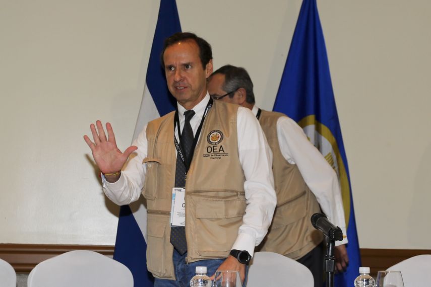 El informe, de catorce folios, fue presentado en la capital hondureña por la MOE&nbsp;OEA&nbsp;que encabeza el expresidente boliviano Jorge Quiroga