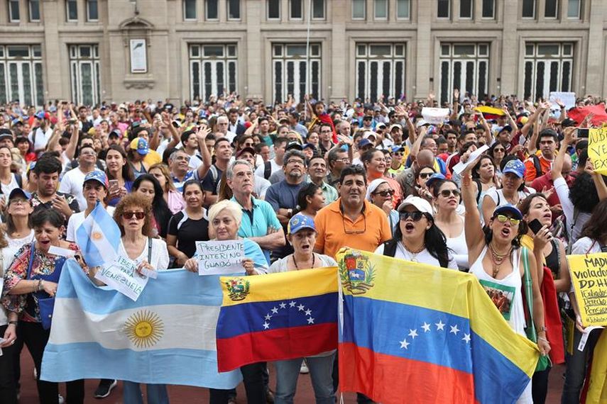 Miles de venezolanos en Buenos Aires, Argentina.