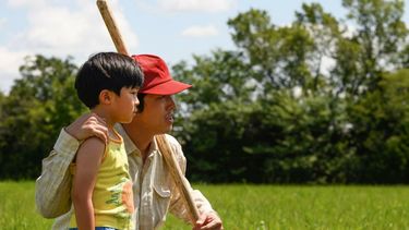 Del lado de la Competici&oacute;n dram&aacute;tica de Estados Unidos, Minari de Lee Isaac Chung obtuvo tanto el Gran premio del jurado, as&iacute; como el premio del p&uacute;blico; la cinta sigue a una familia coreana que se muda a Arkansas, EEUU en la d&eacute;cada de los 80 en busca del sue&ntilde;o americano.