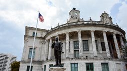 El ayuntamiento de Coral Gables. El ayuntamiento de Coral Gables.