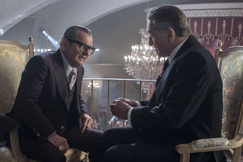 En esta imagen difundida por Netflix, Joe Pesci, a la izquierda, y Robert De Niro en una escena de The Irishman.&nbsp;