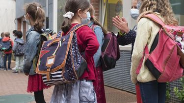 Alumnos asisten al primer día de clase del curso 2021-2022 en la escuela primaria Gounod Lavoisier, Lille, en el norte de Francia, el jueves 2 de septiembre de 2021.&nbsp;