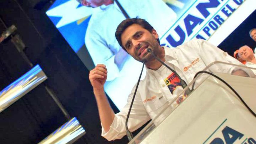 Mejia recriminó también el abuso de poder y el uso de recursos públicos  por parte de candidatos oficialistas para hacer campaña como la  difusión de actos proselitistas en cadenas de televisión permanentes.