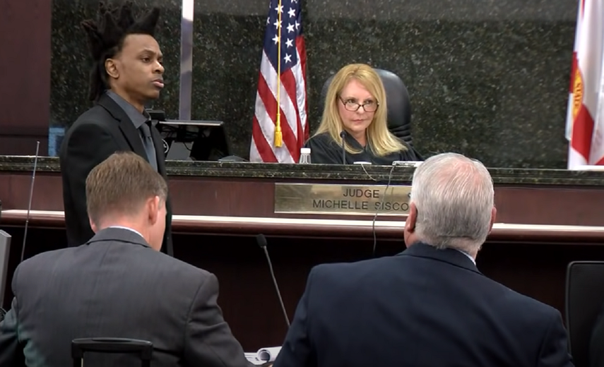 Ronnie Oneal III está acusado de disparar y golpear a su novia hasta la muerte en 2018, matar con un hacha a su hija autista &nbsp;y apuñalar a su hijo en Tampa