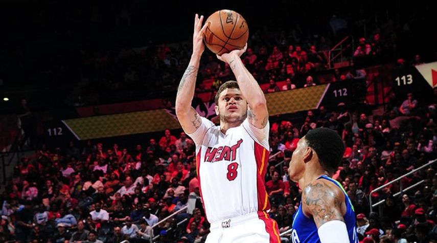 Tyler Johnson anotó, por undécima vez en su carrera, 20 o más punto desde la banca.&nbsp;