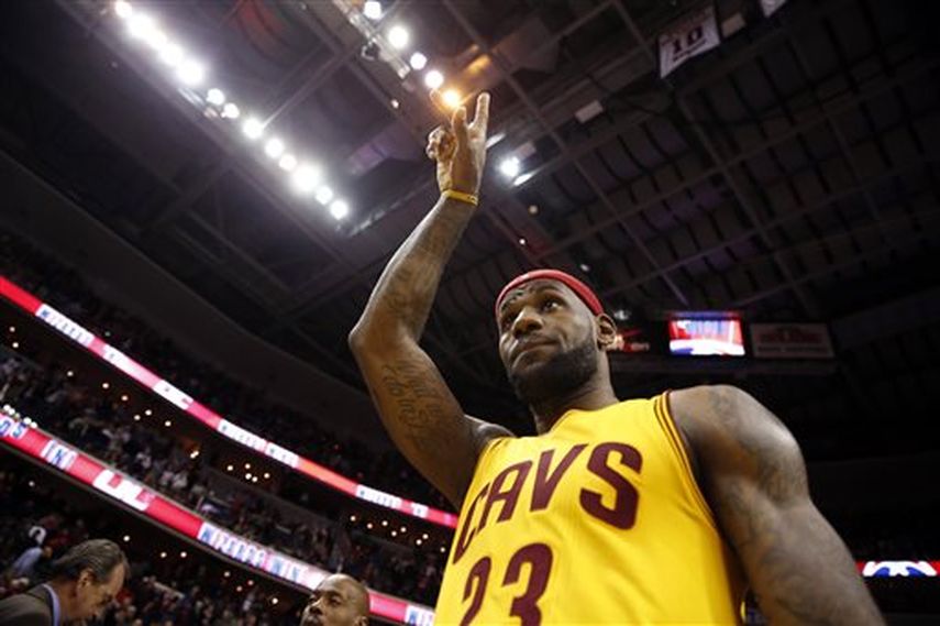 El astro cortó una cadena de cuatro reveses de Cleveland, que derrotó a los Magic 106 por 74