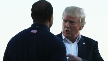 No es la primera vez que Trump comparte con el ex número uno del mundo del golf.