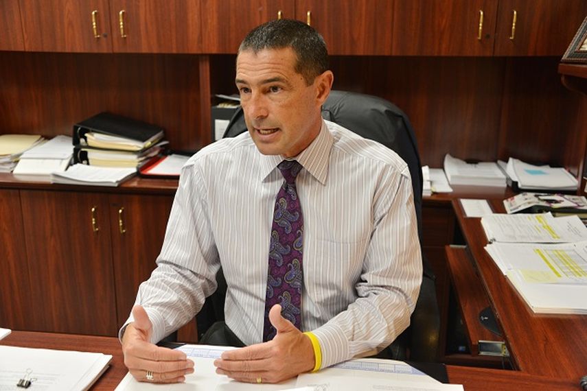 Jorge García director administrativo de la Oficina de Relaciones Públicas del Distrito Escolar confía en la aprobación de la propuesta