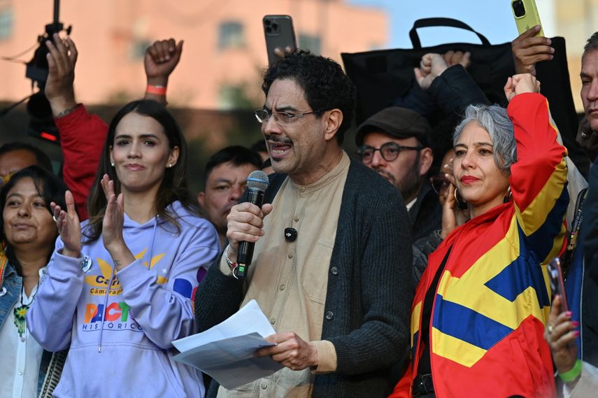 El candidato presidencial del partido Pacto Histórico de Colombia, Iván Cepeda, habla durante un mitin de campaña en la Plaza de Lourdes en Bogotá el 3 de febrero de 2026.