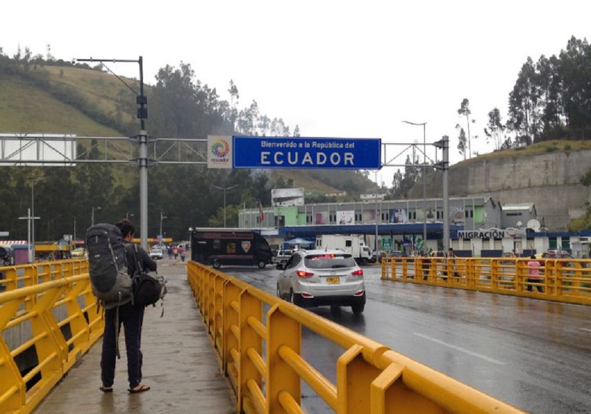 En total fueron detenidas 10 personas, nueve de ellas en la localidad de Ipiales, donde está ubicado el paso fronterizo con Ecuador.