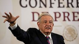 El presidente mexicano Andrés Manuel López Obrador da su conferencia de prensa matutina en el Palacio Nacional en la Ciudad de México, el 16 de abril de 2024.&nbsp;