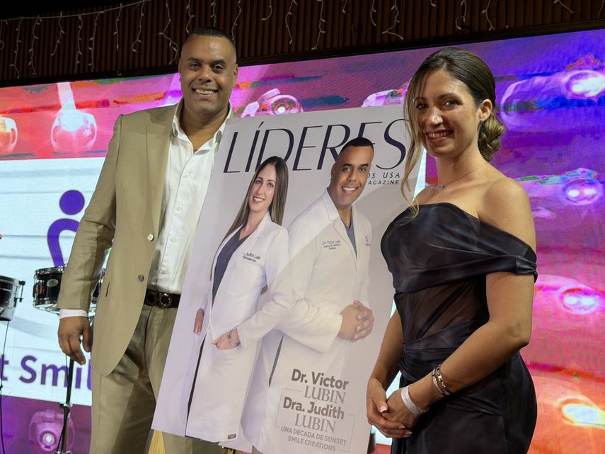 Los doctores fueron la portada de la revista Líderes, vinculando el recorrido de Sunset Smile Creations con otras historias emergentes dentro de la comunidad.