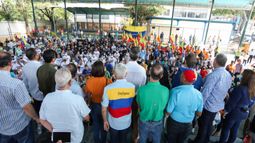 El presidente encargado de Venezuela, Juan Guaidó, participa en un acto con líderes sindicales y gremiales en Barquisimeto, estado Lara.