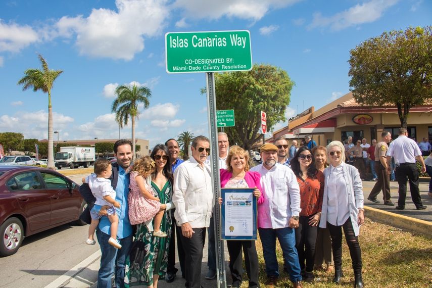 Este viernes 6 de abril, la intersección de la 137 Ave y Coral Way fue bautizada como Islas Canarias Way.&nbsp;