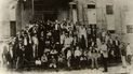 Esta imagen recoge la visita de José Martí a la fábrica de cigarros Vicente Martinez, en Ybor City, Tampa, en julio 1892.