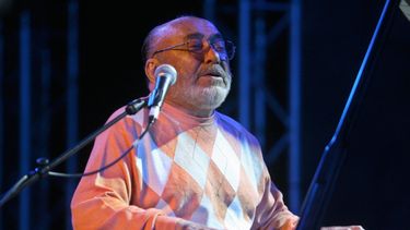 El músico Eddie Palmieri se presenta el 2 de agosto de 2009 en el Théâtre de la Mer en Sète, sureste de Francia, durante el Festival de Música FiestA.