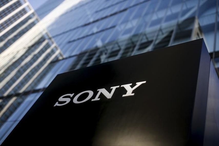 El logo de Sony Corporation en su sede en Tokio, Japón. El fabricante japonés de aparatos electrónicos Sony Corp reportó este jueves su mayor ganancia operativa anual desde el ejercicio fiscal 2007. (REUTERS)