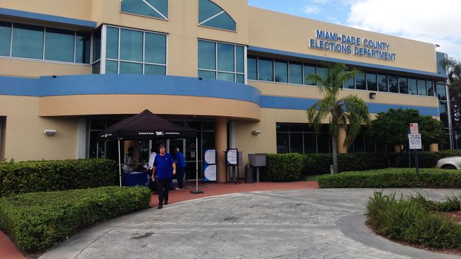 El Centro de Elecciones de Miami-Dade, ubicado en Doral, atiende el proceso de inscripción, votación y certificación de comicios