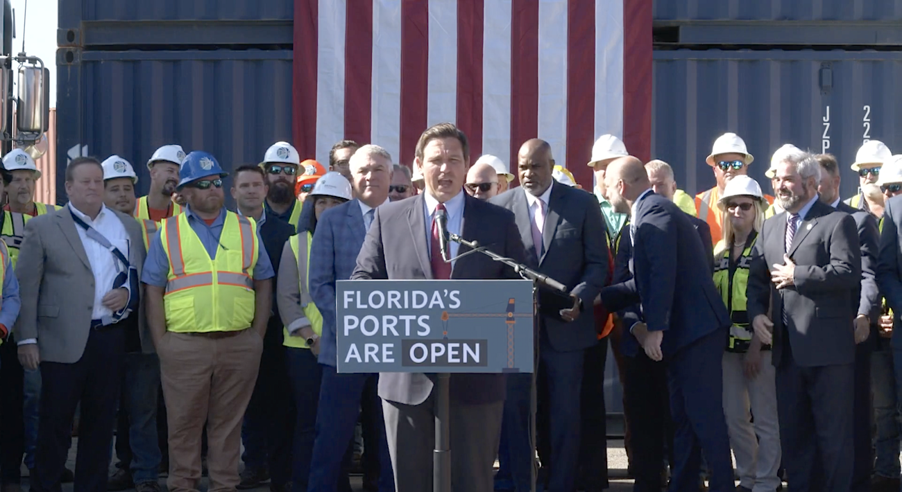 A través de una conferencia de prensa el martes 19 de octubre de 2021, el gobernador Ron DeSantis declaró que los puertos de Florida están abiertos al público A través de una conferencia de prensa el martes 19 de octubre de 2021, el gobernador Ron DeSantis declaró que los puertos de Florida están abiertos al público
