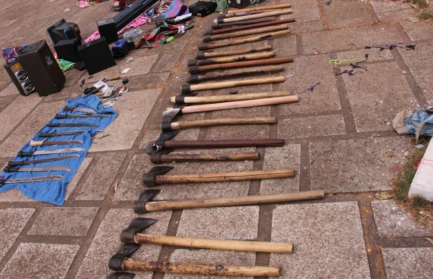 En el operativo se&nbsp;se incautaron televisiones, armas blancas, machetes, hachas, equipos de sonido y teléfonos móviles.