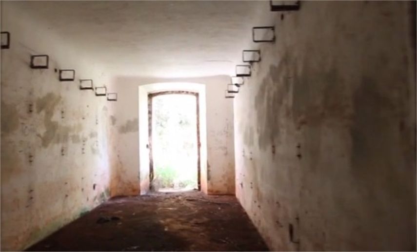 Lo que más atrajo a su director para la realización del documental fueron los mensajes que han ido quedado grabados a lo largo del tiempo en sus paredes. Foto captura de pantalla Vimeo