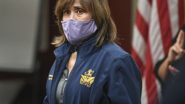 La directora de salud para el COVID-19 del estado de Washington, vicealmirante retirada Raquel Bono, habla en conferencia de prensa en Spokane, 10 de abril de 2020.&nbsp;