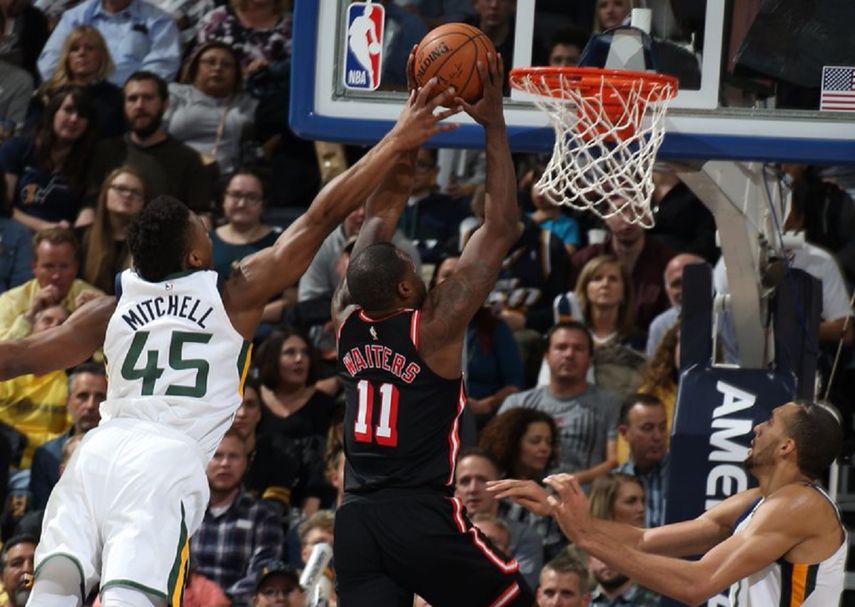 La defensa del Jazz no pudo parar el ataque de Dion Waiters. 