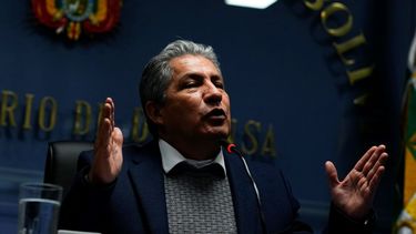 El ministro de Defensa de Bolivia, Edmundo Novillo Aguilar, da una conferencia de prensa en La Paz, Bolivia, el martes 25 de julio de 2023.