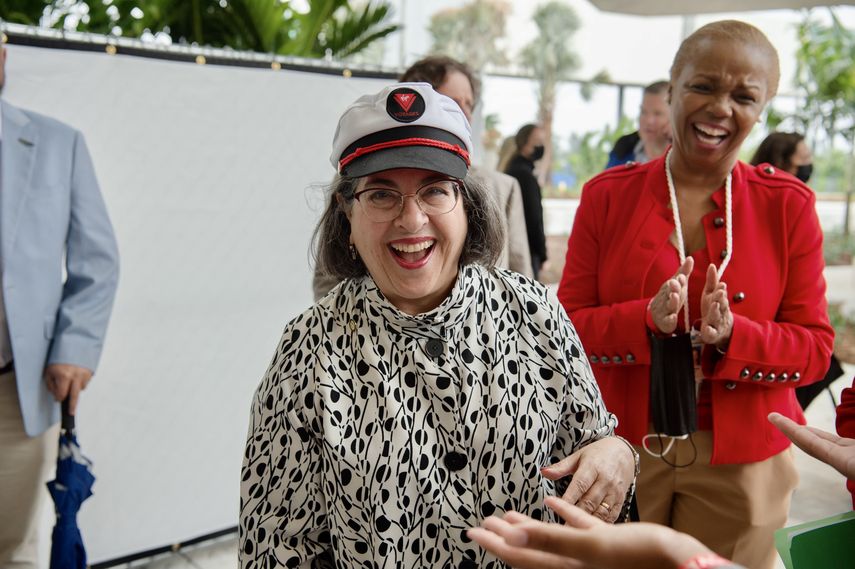 Daniella Levine Cava inaugura la Terminal V en puerto de Miami.