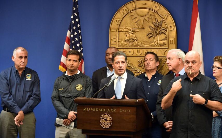 El superintendente del distrito escolar de Miami-Dade Alberto Carvalho estará comunicandose con la comunidad durante toda la situacion de emergencia provocada por la proximidad del huracán Matthew.
