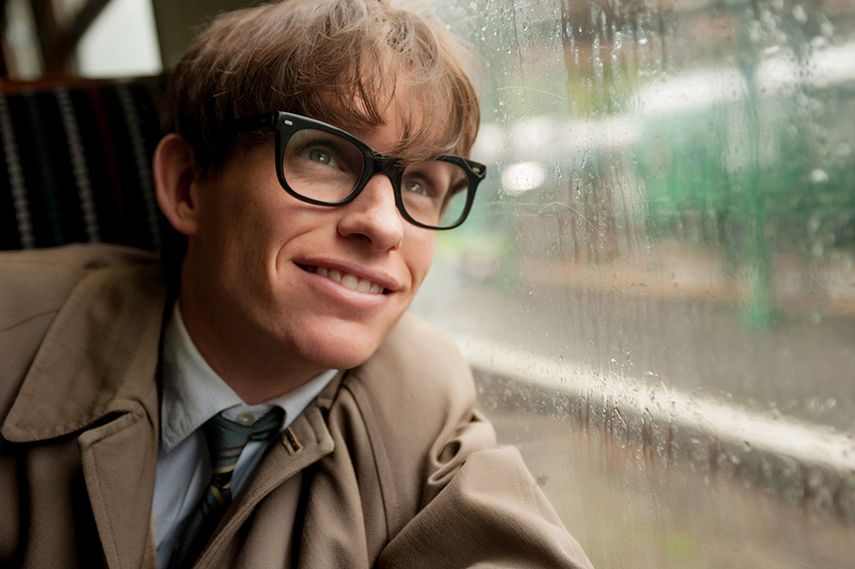 Fotograma de la película que está basada en la vida del científico Stephen Hawking y es protagonizada por Eddie Redmayne. (UNIVERSAL)